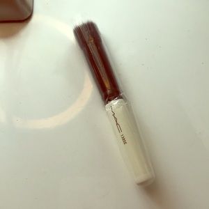 MAC Cosmetics - 130SE Short Duo Fibre Face Brush